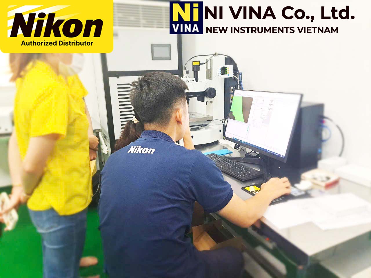 Kỹ sư được đào tạo từ chính hãng Nikon đang hướng dẫn sử dụng trực tiếp tại cơ sở khách hàng 